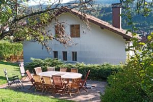 La fugue en Bresse, vue côté jardin et terrasse.